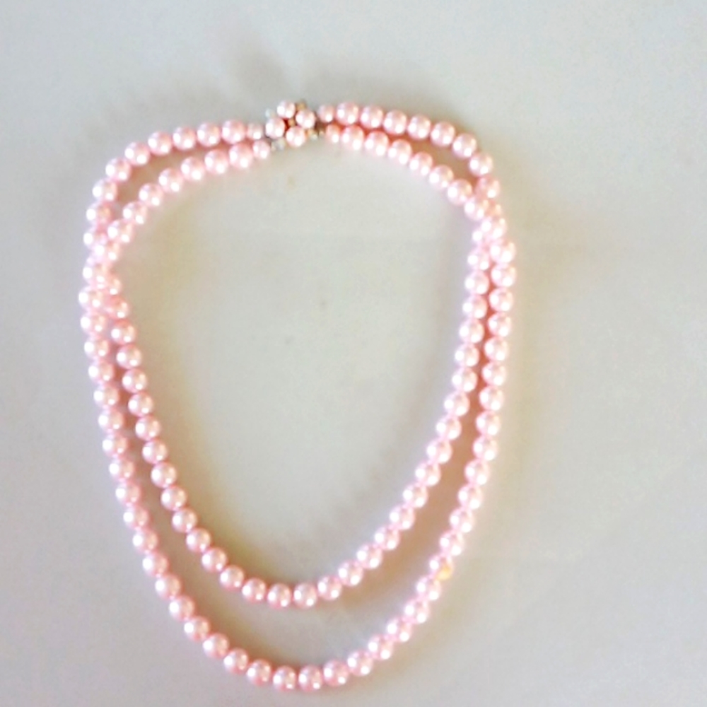 Women's pale pink pearl necklace